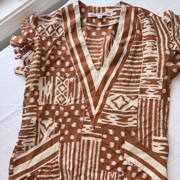 Amanda Uprichard 100% Silk Fall Aztec Print Flutter Sleeve Dress Tan Size M - Picture 1 of 8
